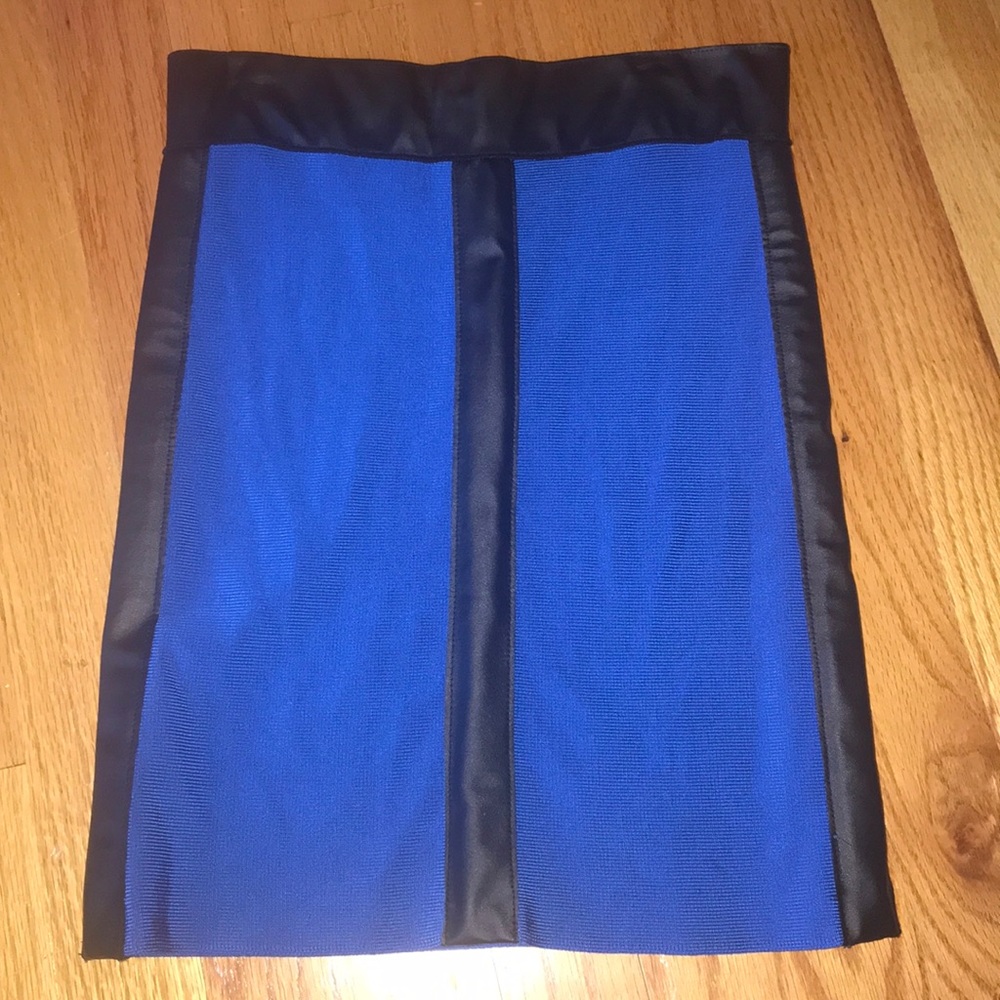 Blue and black leather lines mini skirt